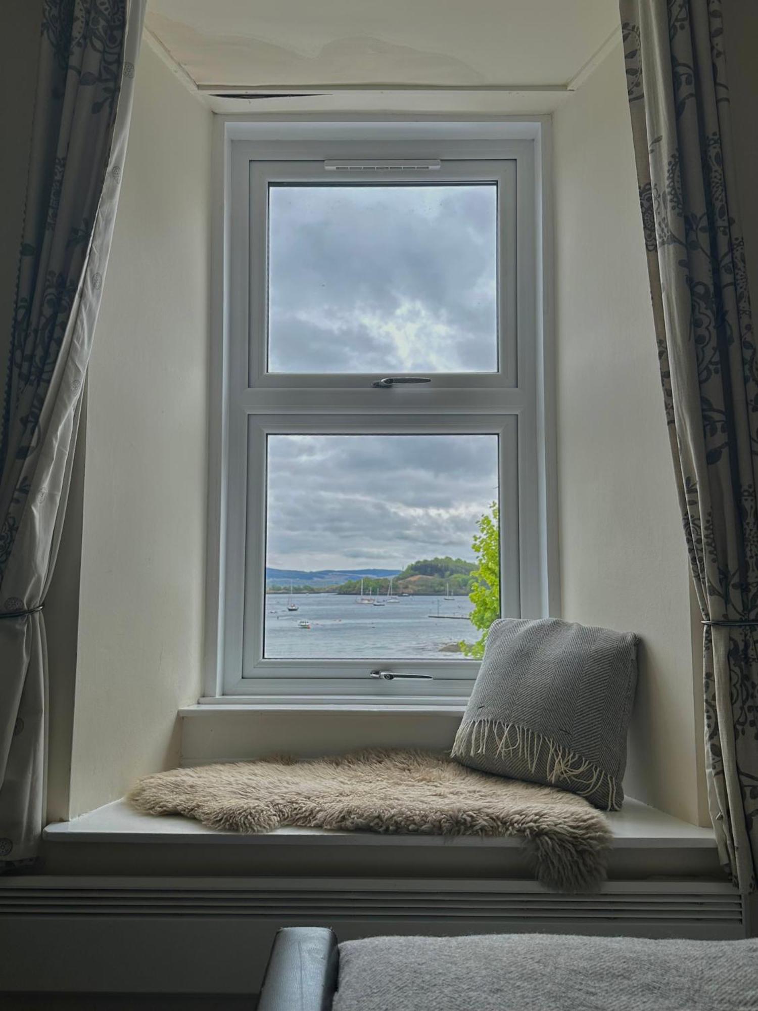 The Tobermory Hotel Bagian luar foto