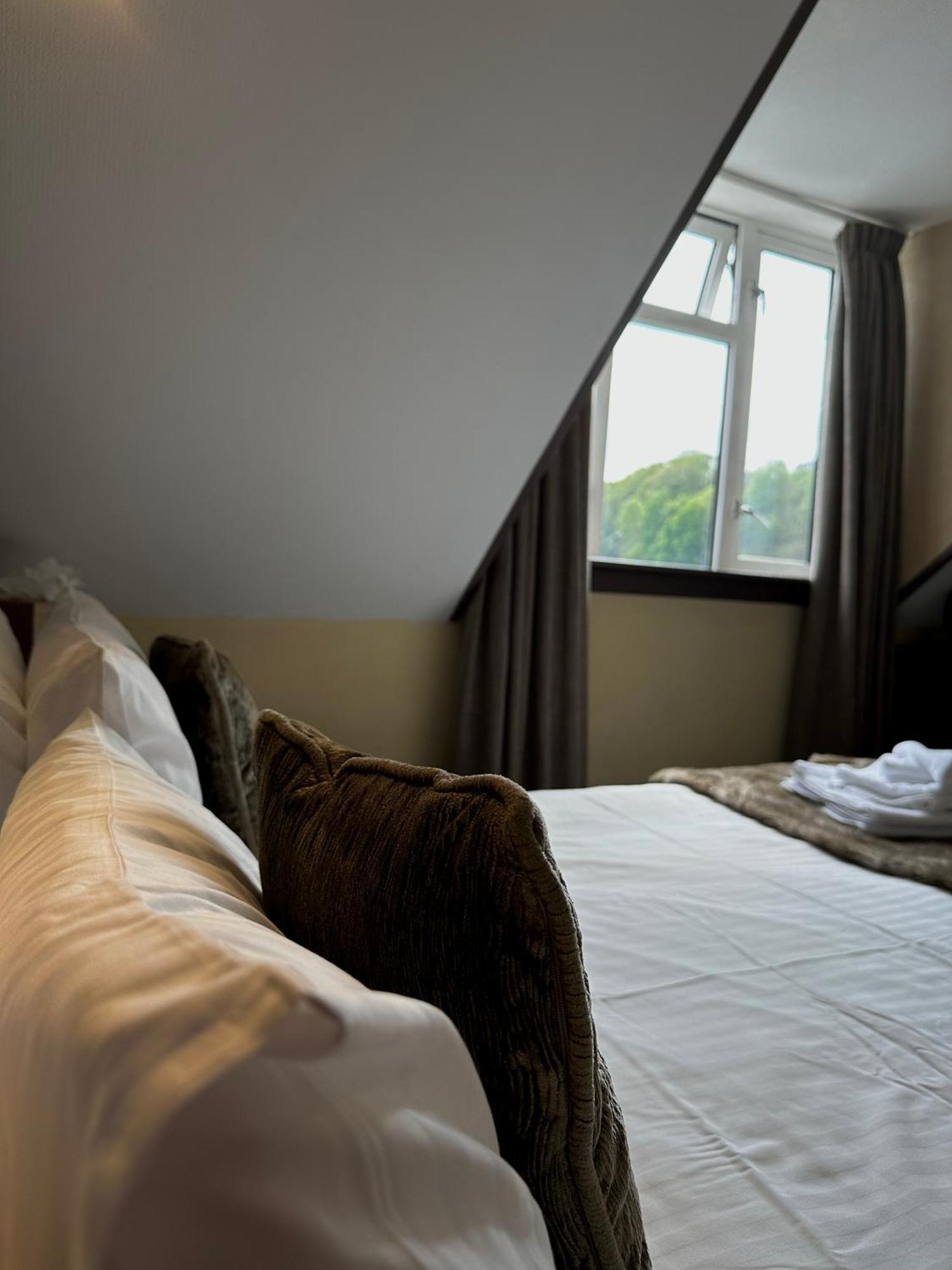 The Tobermory Hotel Bagian luar foto