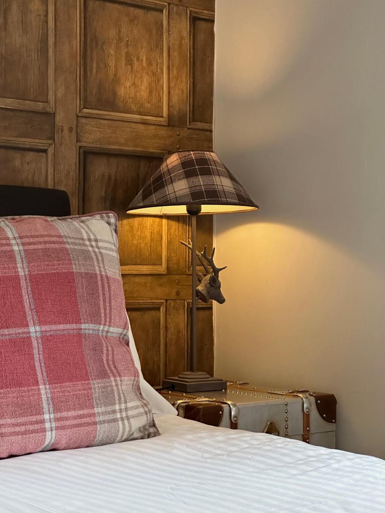 The Tobermory Hotel Bagian luar foto