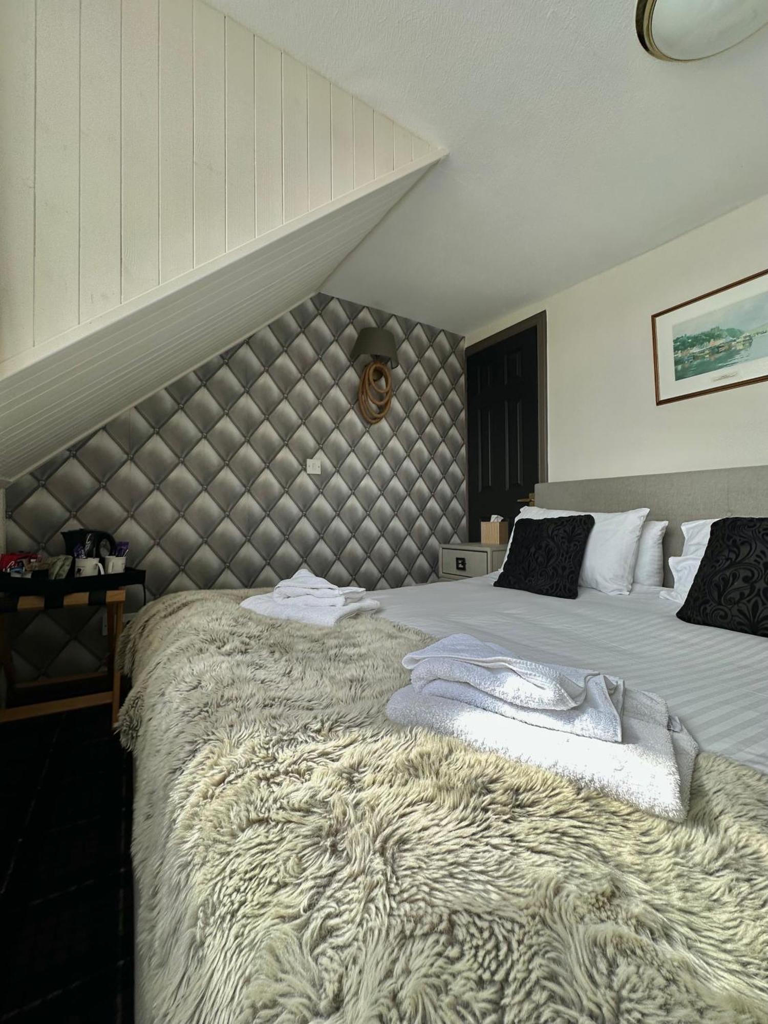 The Tobermory Hotel Bagian luar foto