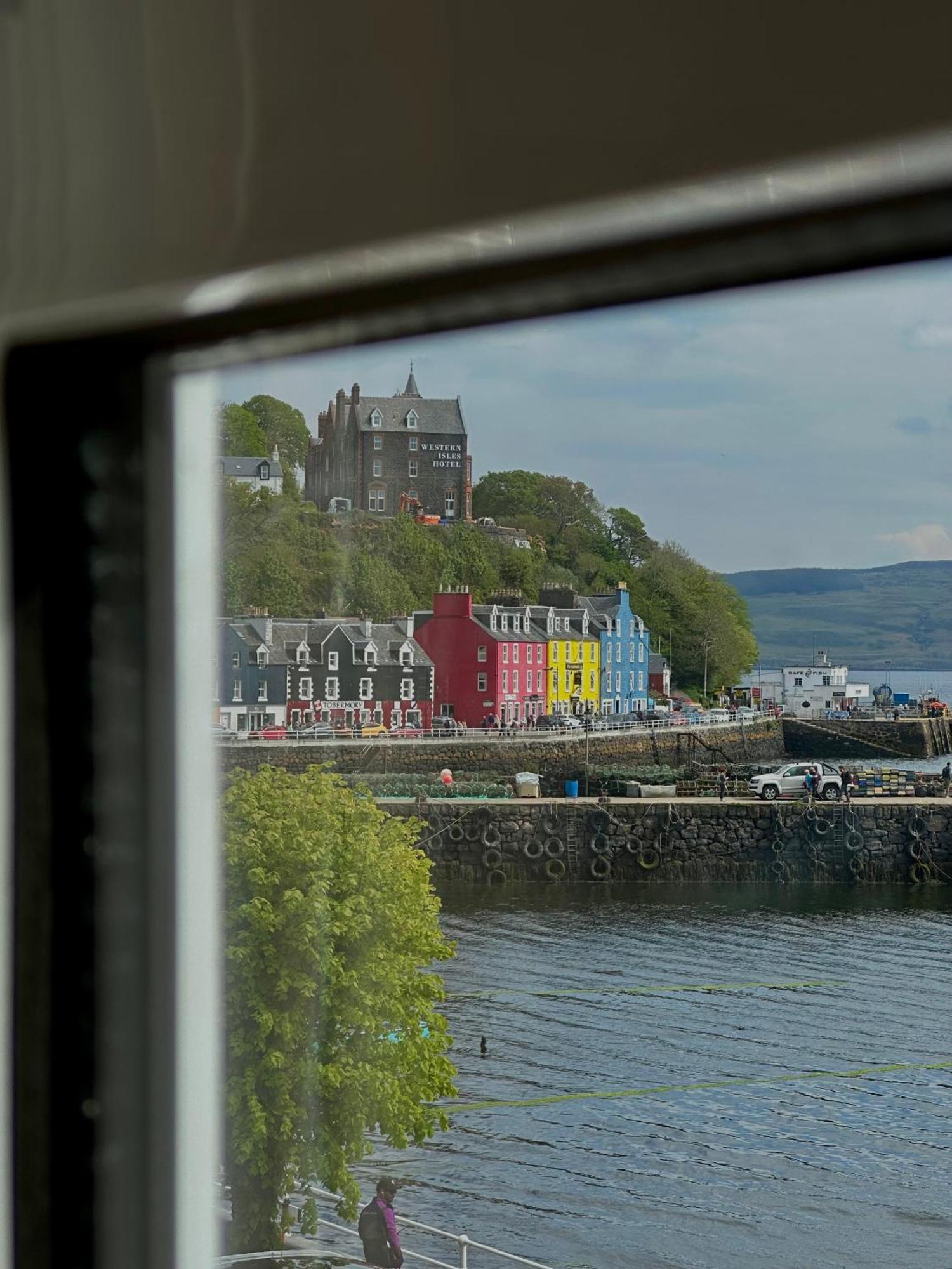 The Tobermory Hotel Bagian luar foto