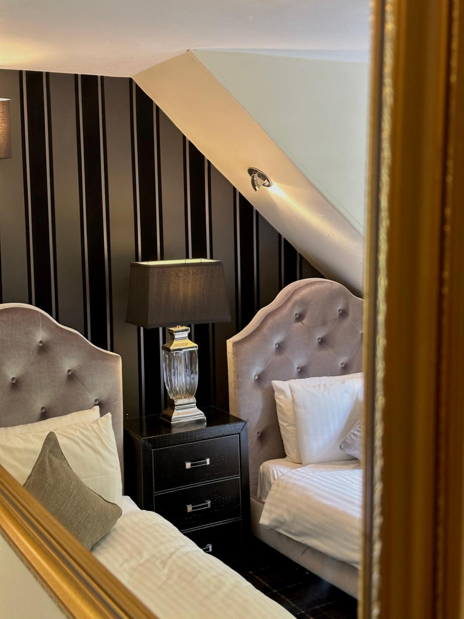 The Tobermory Hotel Bagian luar foto