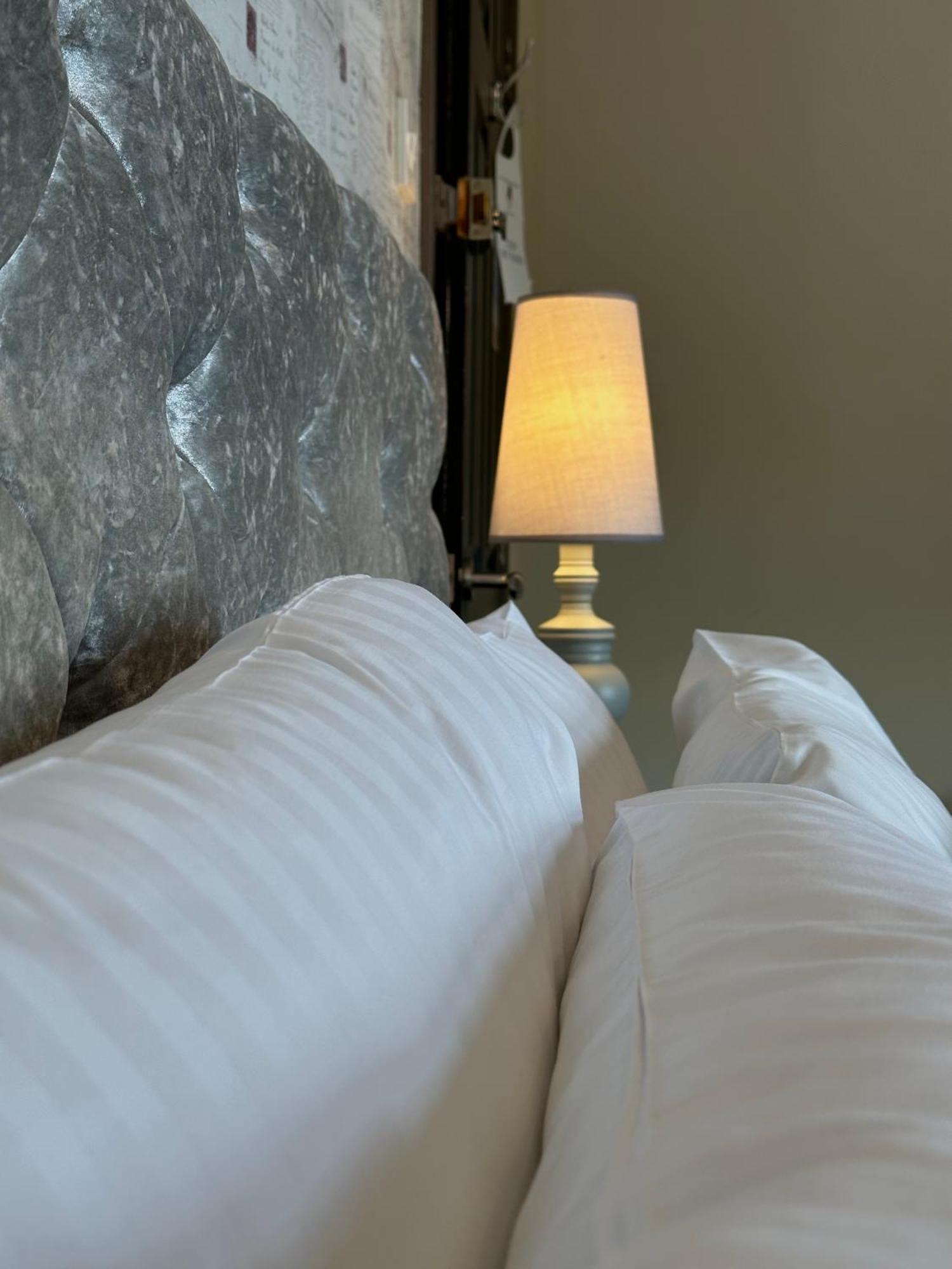 The Tobermory Hotel Bagian luar foto