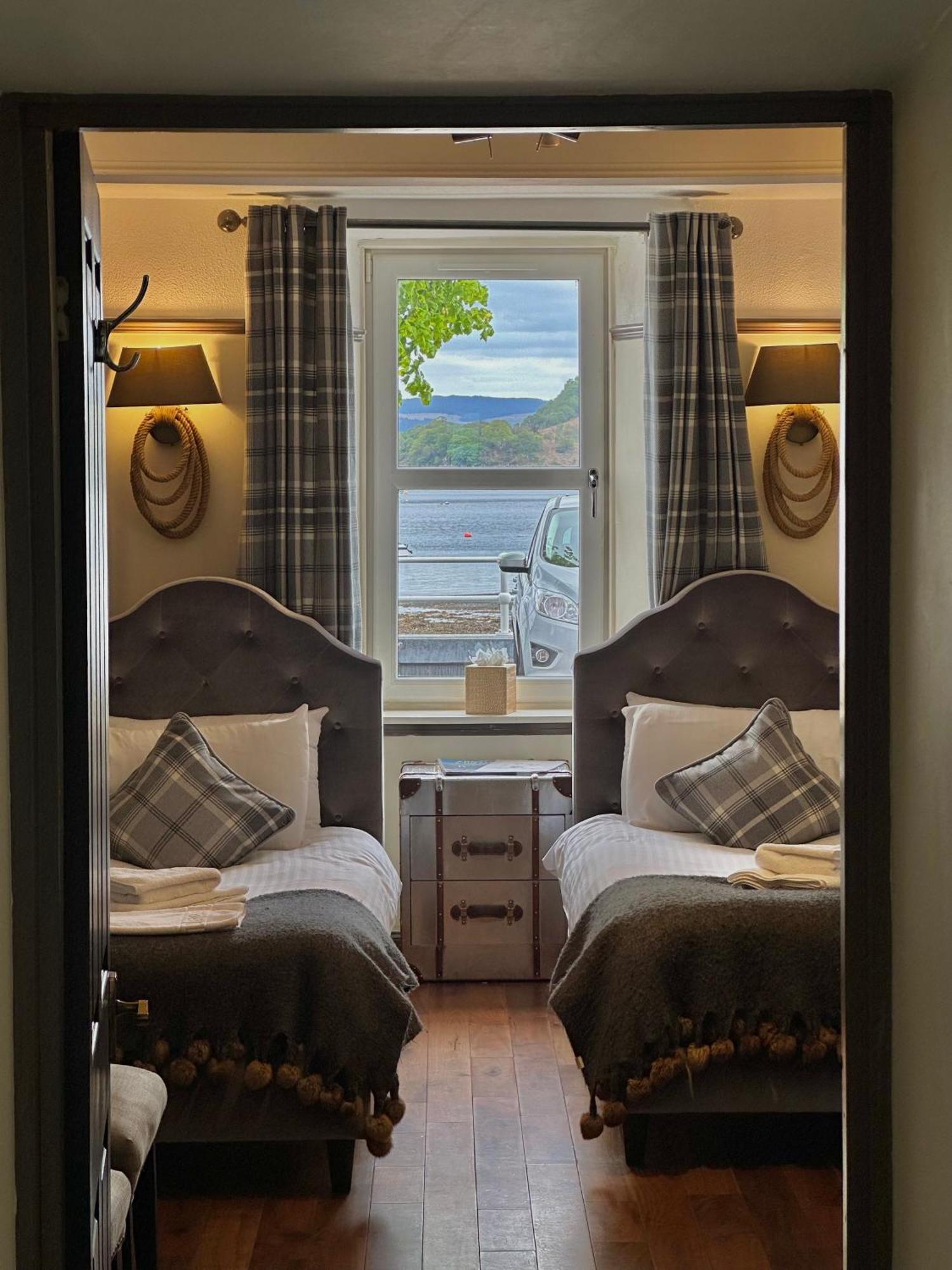 The Tobermory Hotel Bagian luar foto