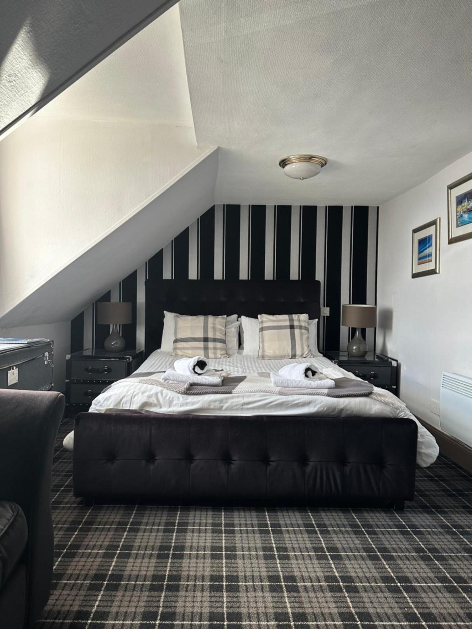 The Tobermory Hotel Bagian luar foto