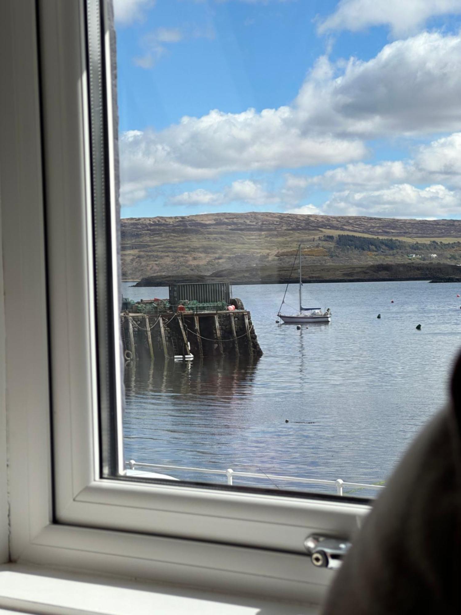 The Tobermory Hotel Bagian luar foto