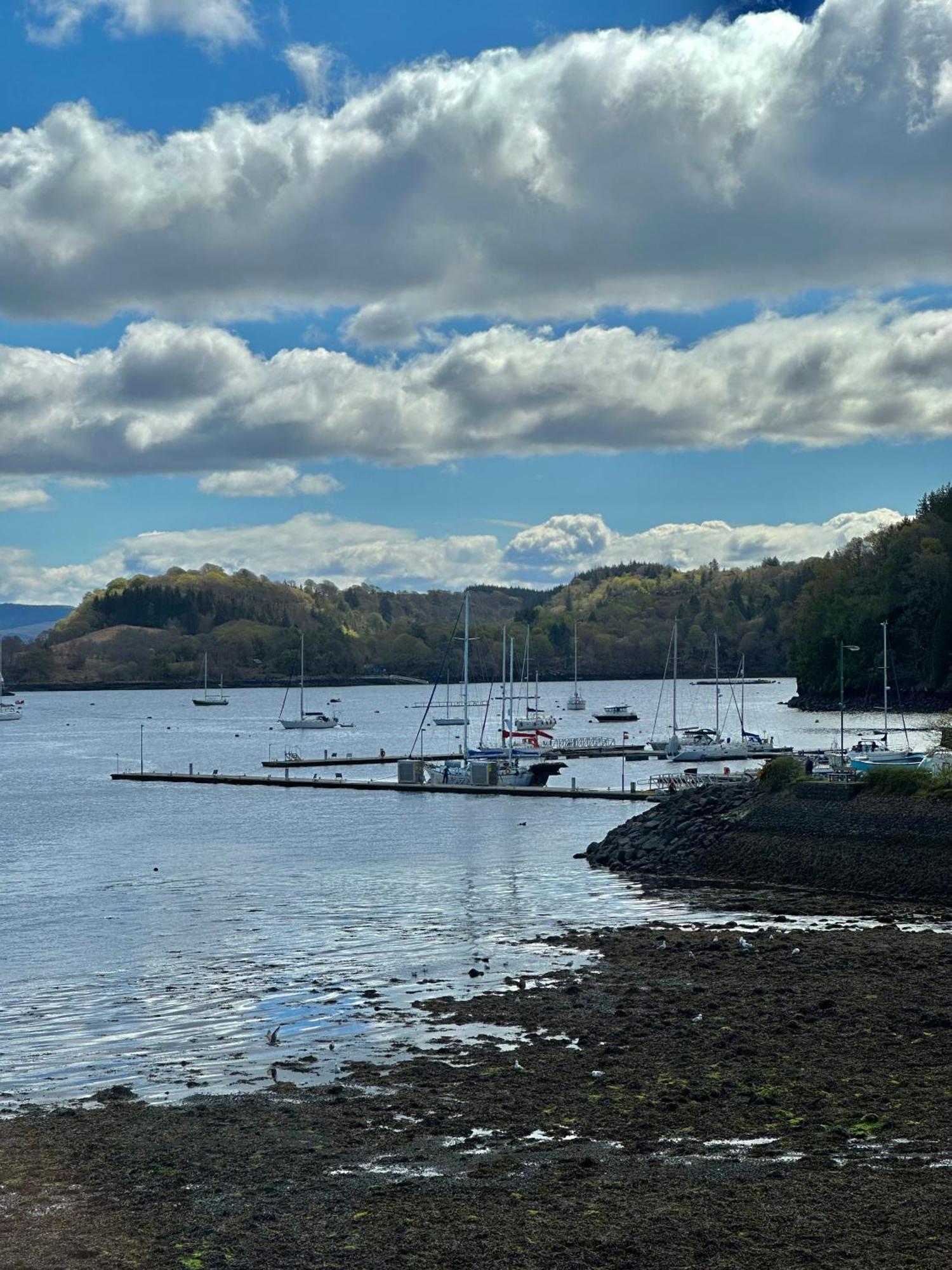 The Tobermory Hotel Bagian luar foto
