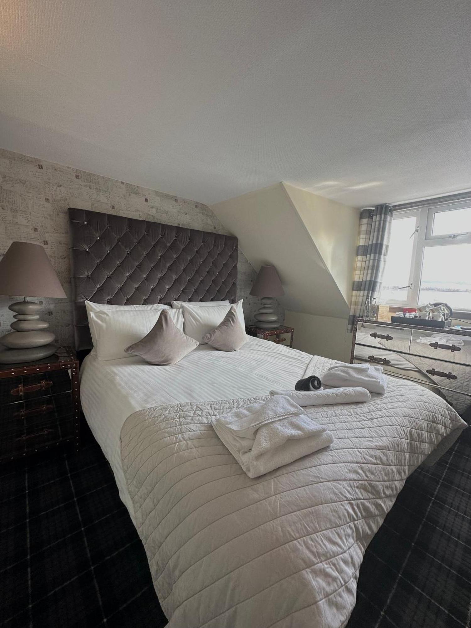 The Tobermory Hotel Bagian luar foto