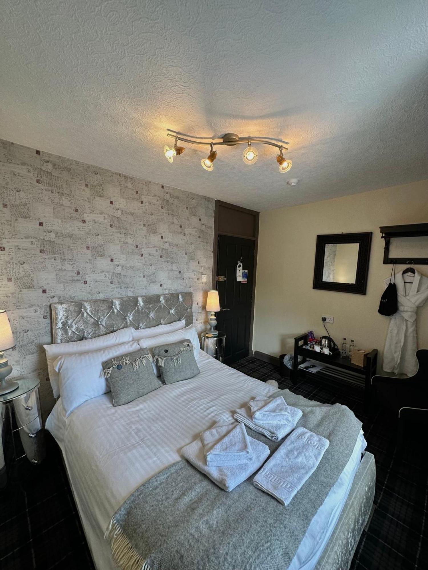 The Tobermory Hotel Bagian luar foto