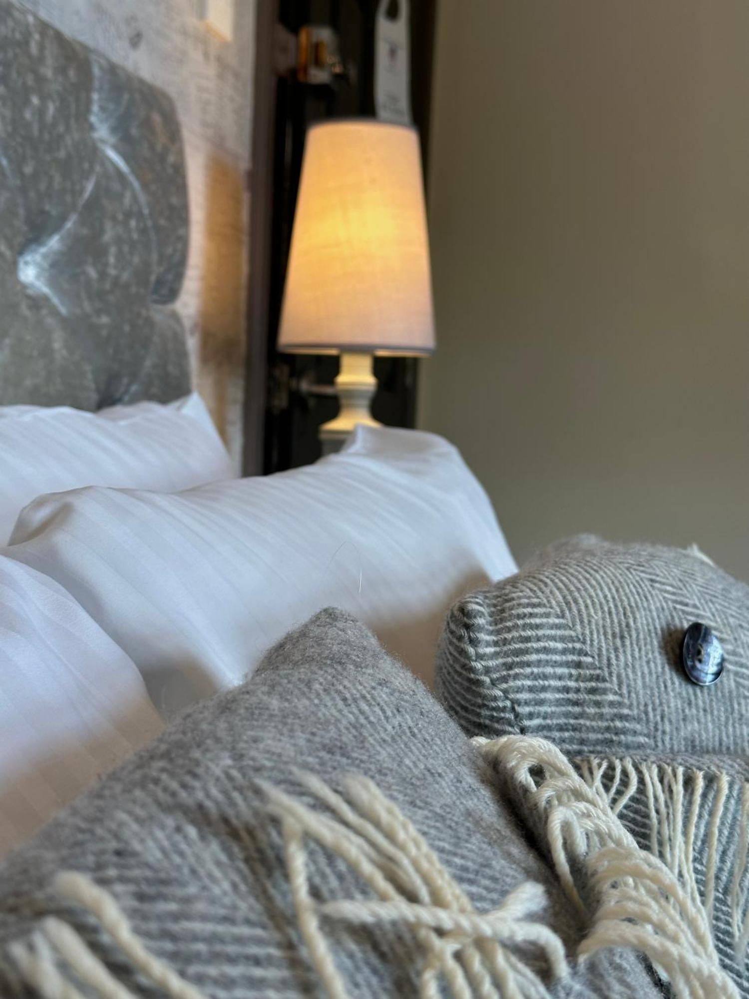 The Tobermory Hotel Bagian luar foto