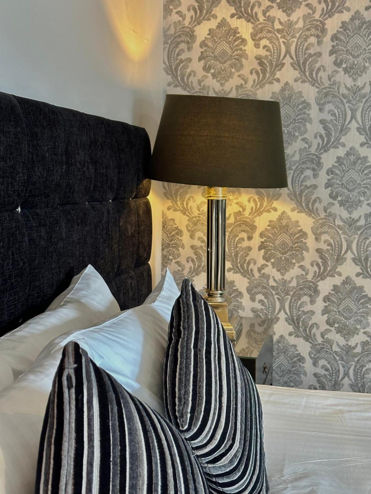 The Tobermory Hotel Bagian luar foto