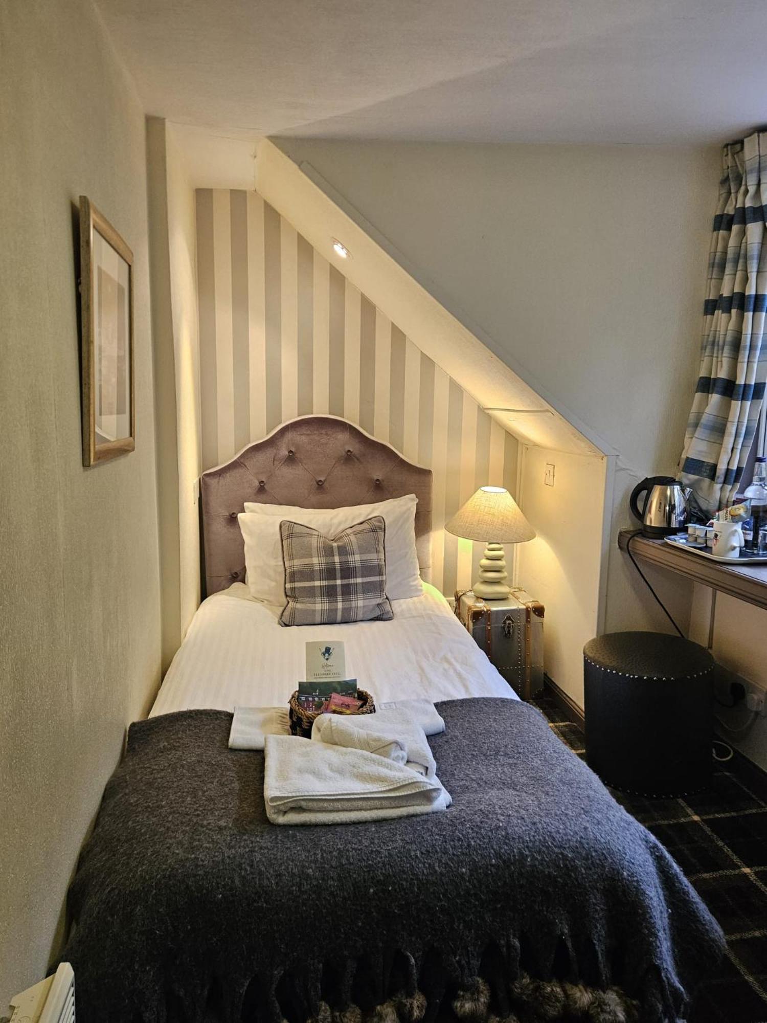 The Tobermory Hotel Bagian luar foto